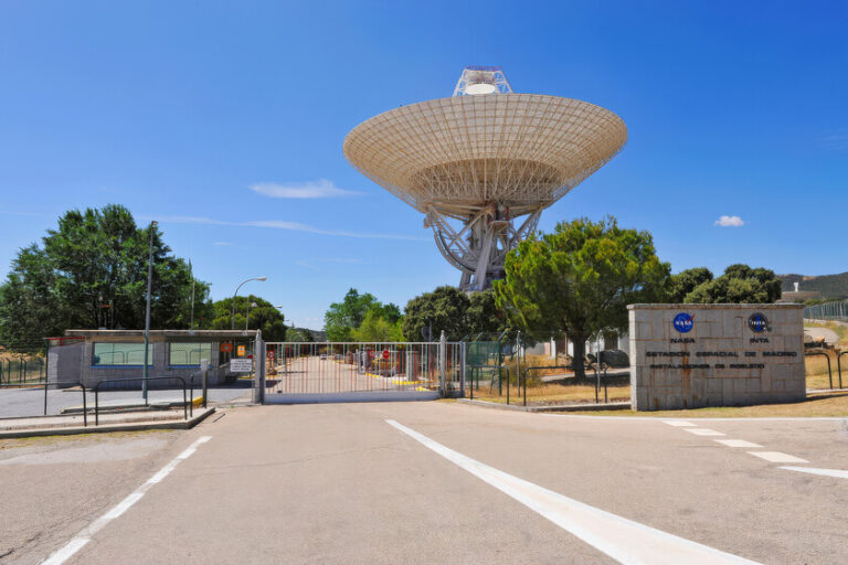 “Se encuentra en una situación crítica”: el incendio en Madrid obliga a evacuar una instalación indispensable para la NASA