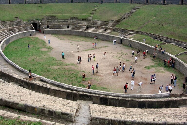 En Italia alguien construyó un anfiteatro romano "fake". Acabó con visitantes pagando 40€ convencidos de que era original