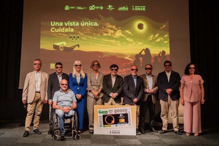 La ONCE y el Ministerio de Ciencia regalan 2 millones de gafas para el eclipse solar: así puedes conseguirlas