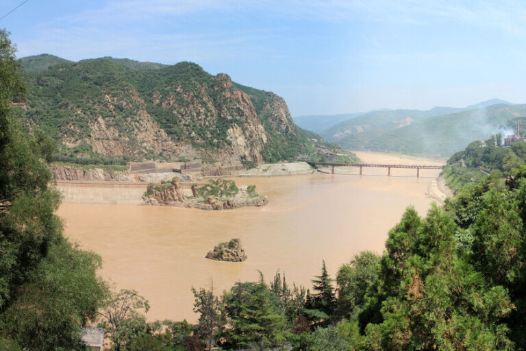 China ha plantado tantos árboles (y ha hecho tantas presas) que el Rio Amarillo está dejando de ser amarillo