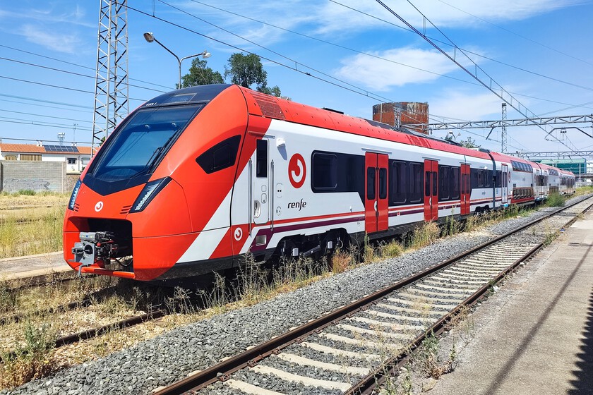 Los nuevos megatrenes de Madrid pasan por el taller a los 10 días de su estreno pero Renfe se defiende: "Están en una fase de rodaje"