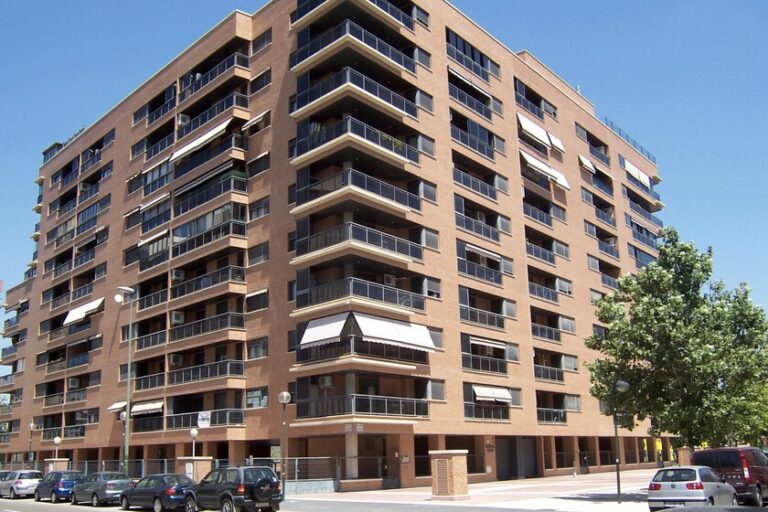 En Zaragoza, una inquilina dejó de pagar el alquiler, se hizo okupa y consiguió que la propietaria le pagara 1.000 euros de agua
