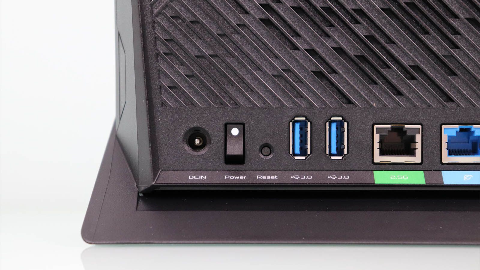 Un pequeño gesto puede cambiar el funcionamiento de tu router si revisas el enchufe eléctrico